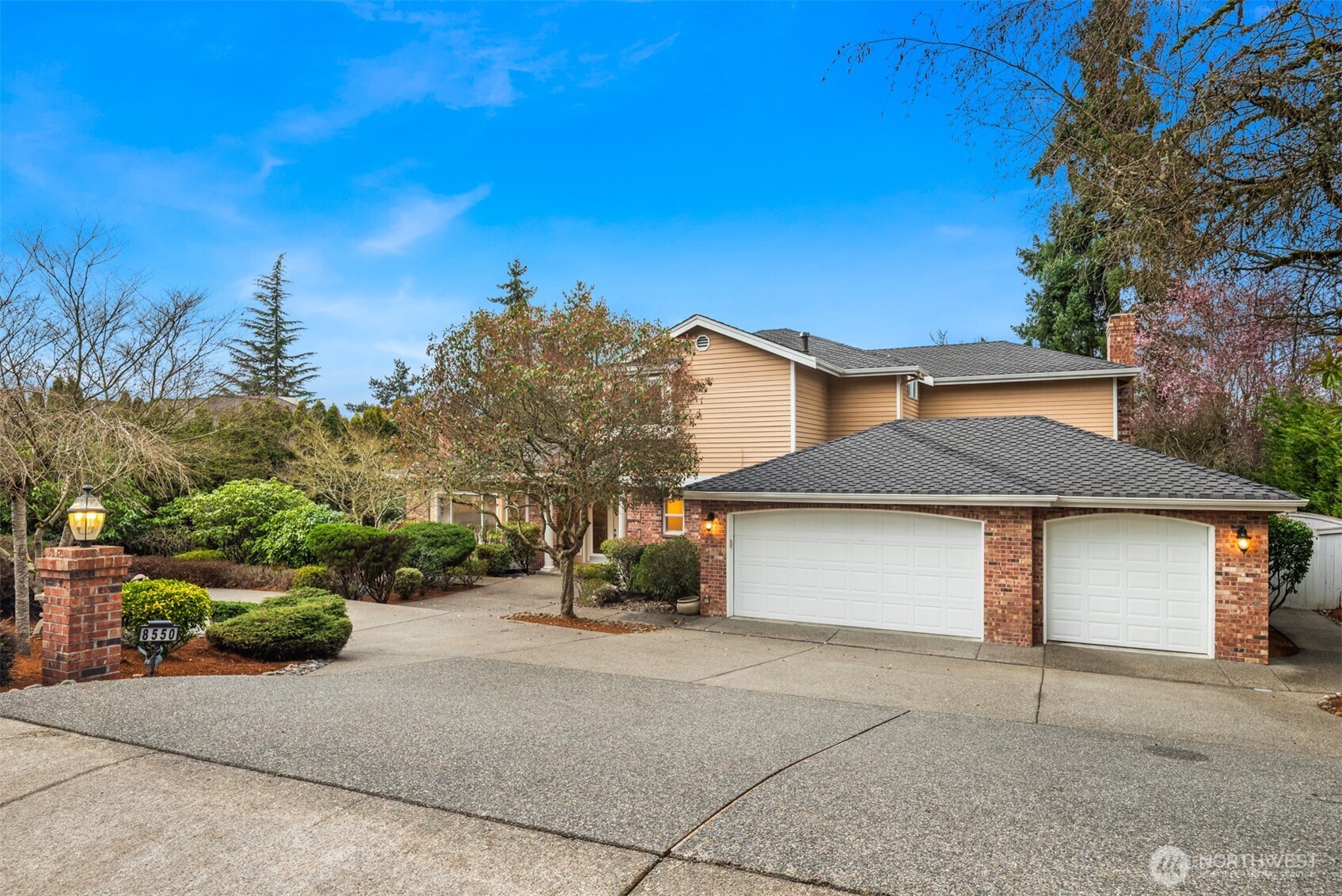 8550 NE 28th Street , Hunts Point, WA 98004