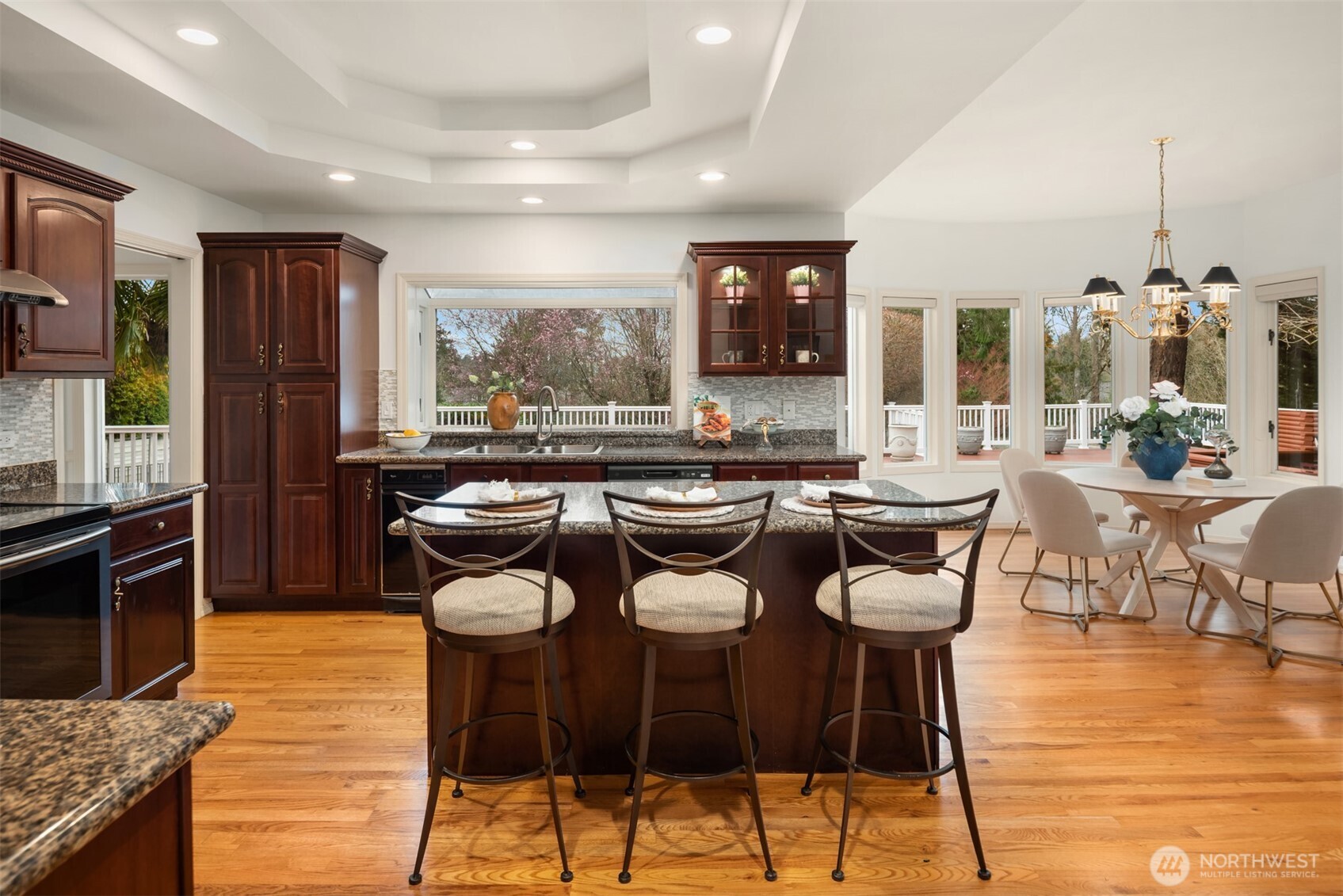 8550 NE 28th Street , Hunts Point, WA 98004