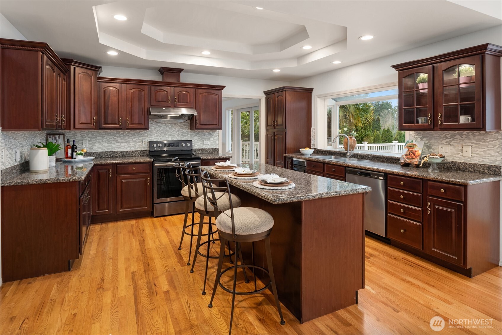 8550 NE 28th Street , Hunts Point, WA 98004