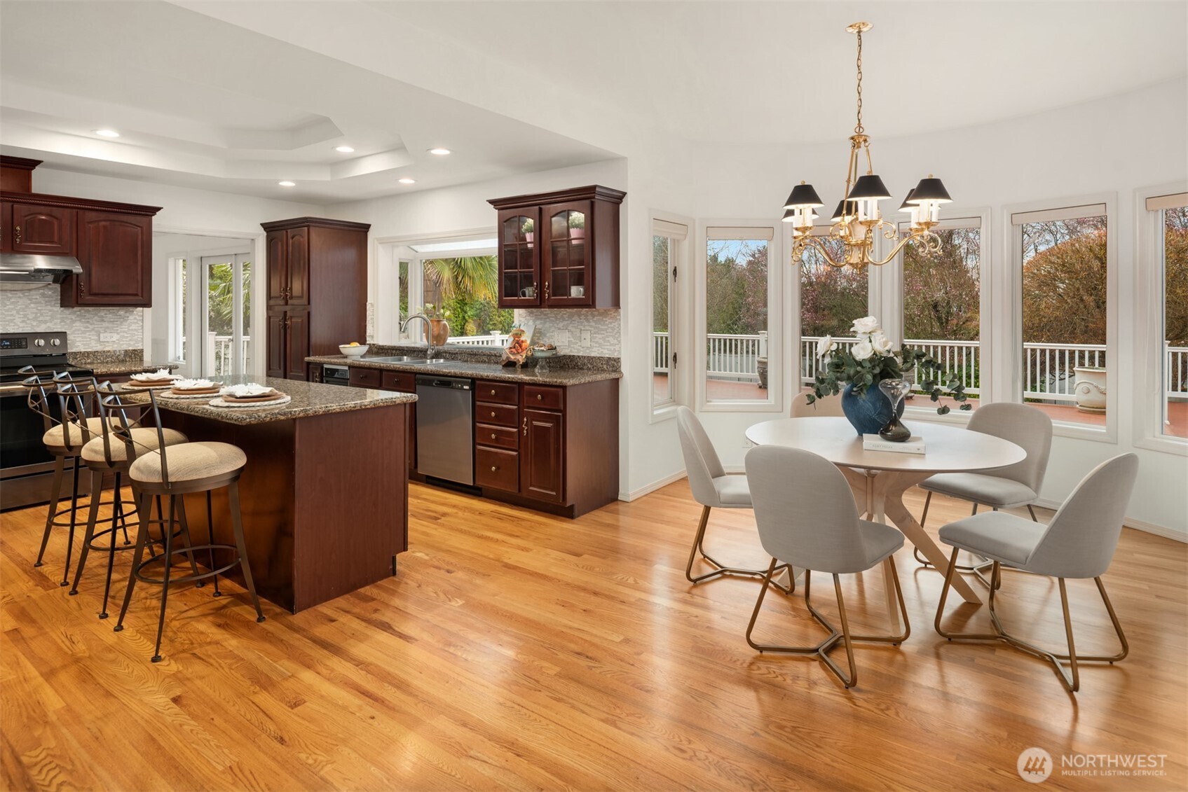 8550 NE 28th Street , Hunts Point, WA 98004