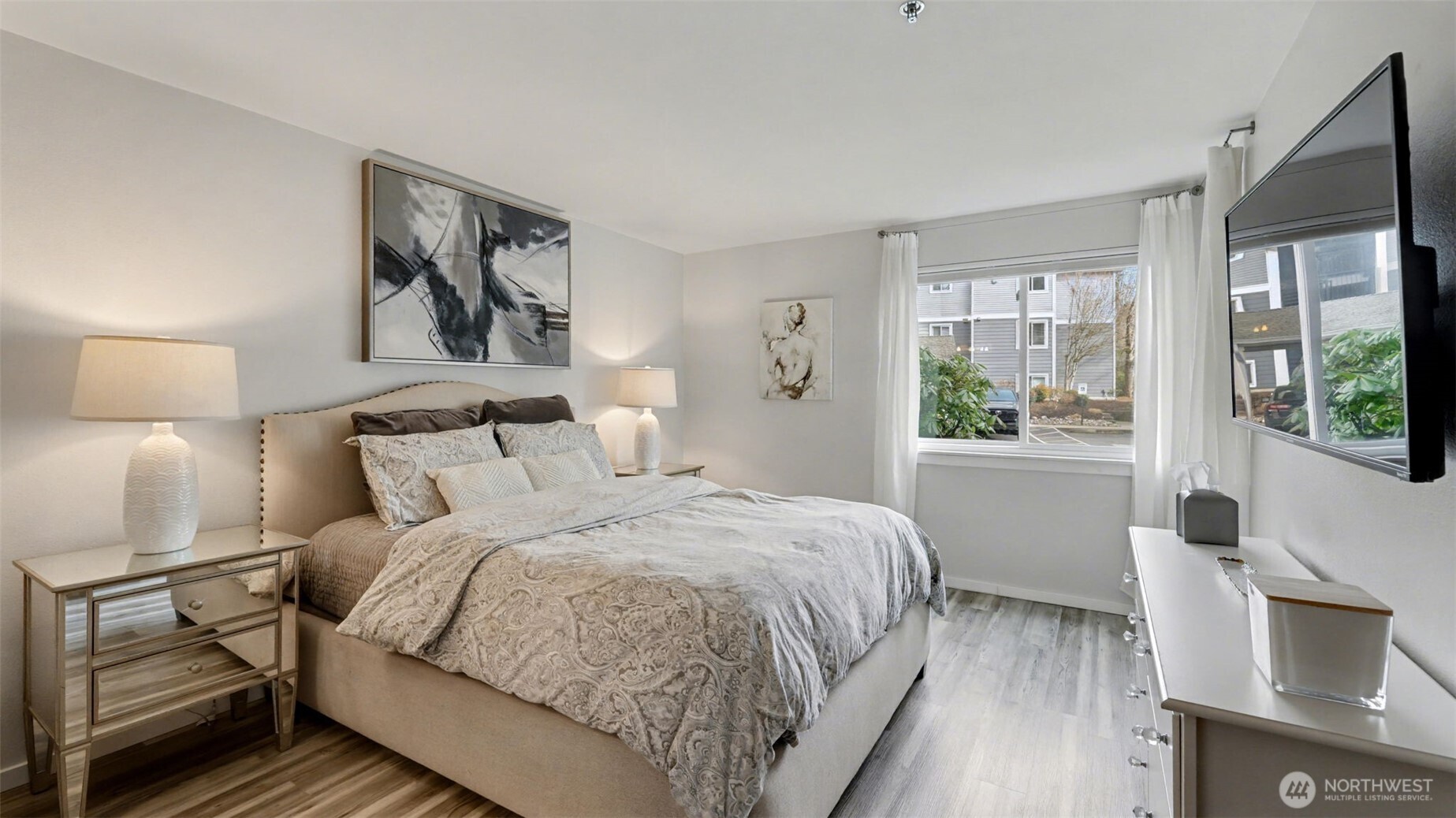 250 NW Dogwood Street #E-102, Issaquah, WA 98027