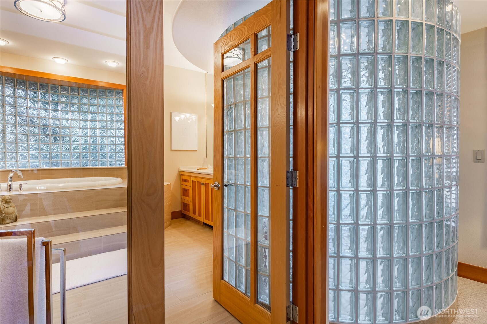 8815 Goshawk Road , Blaine, WA 98230