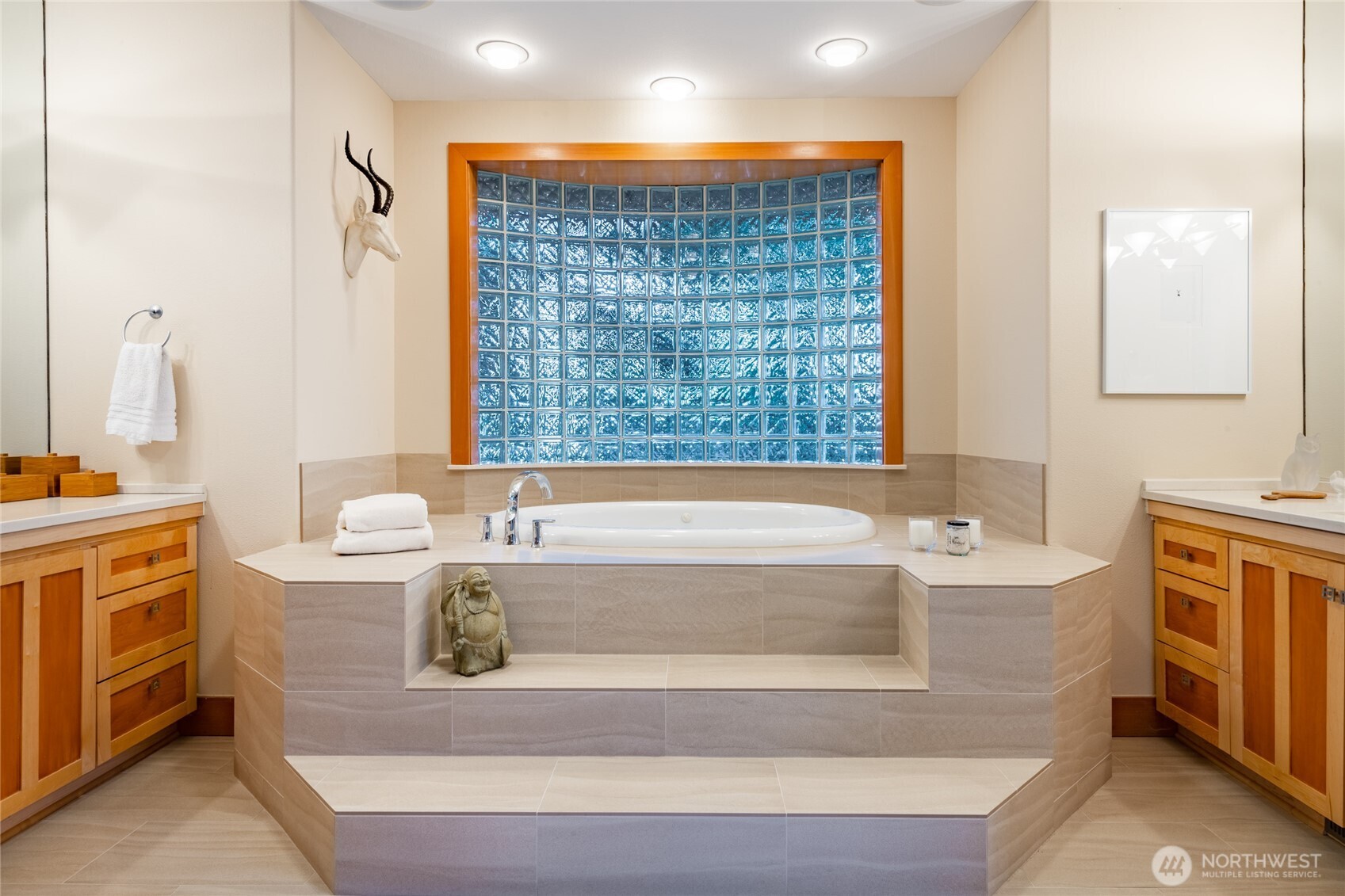 8815 Goshawk Road , Blaine, WA 98230