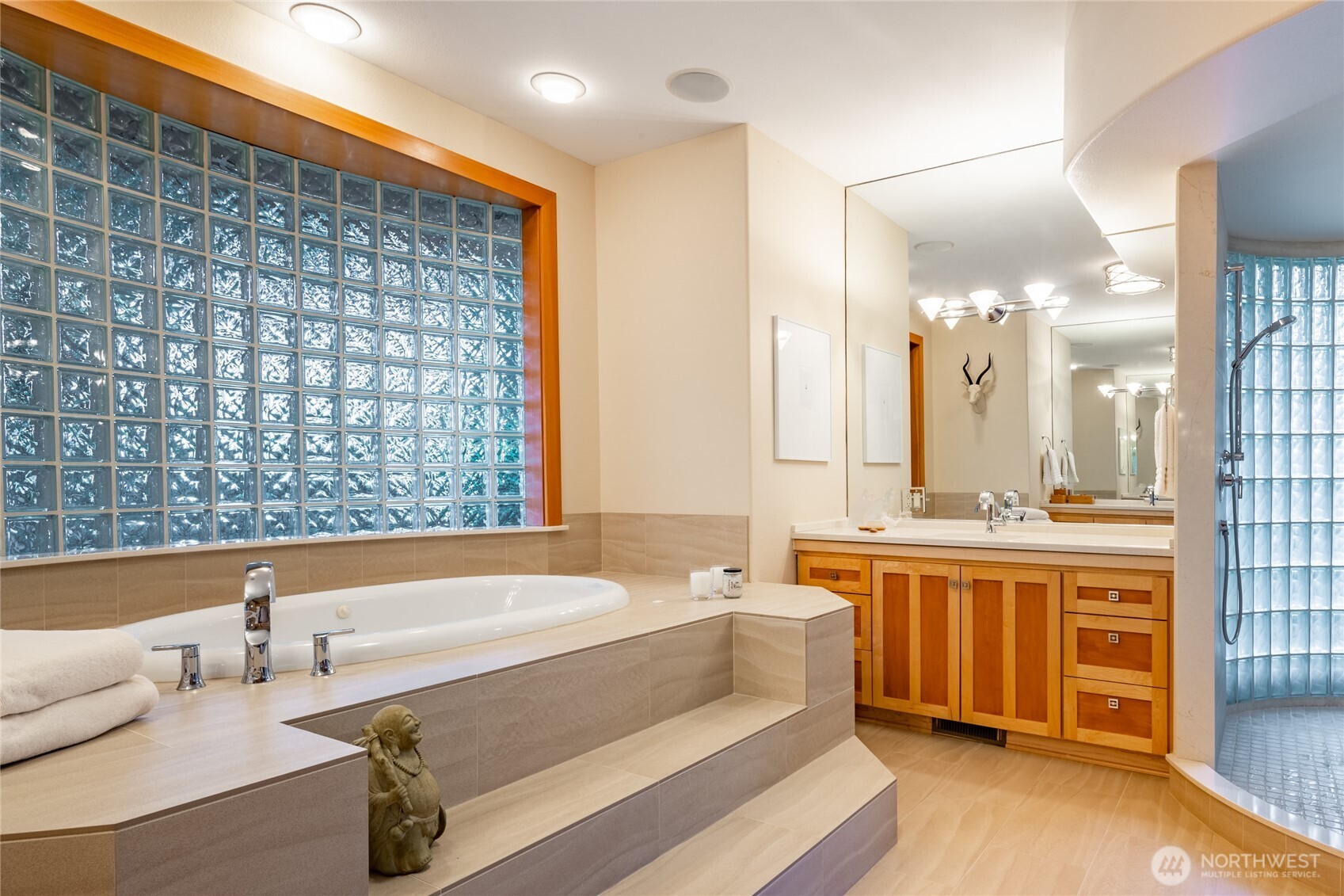 8815 Goshawk Road , Blaine, WA 98230