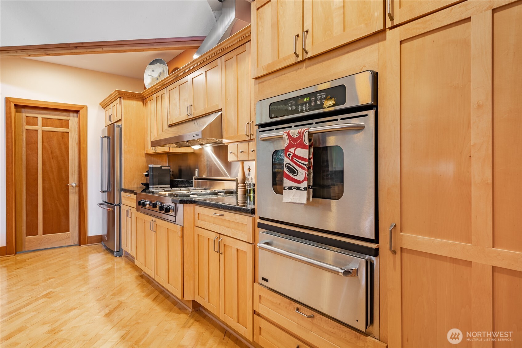 8815 Goshawk Road , Blaine, WA 98230