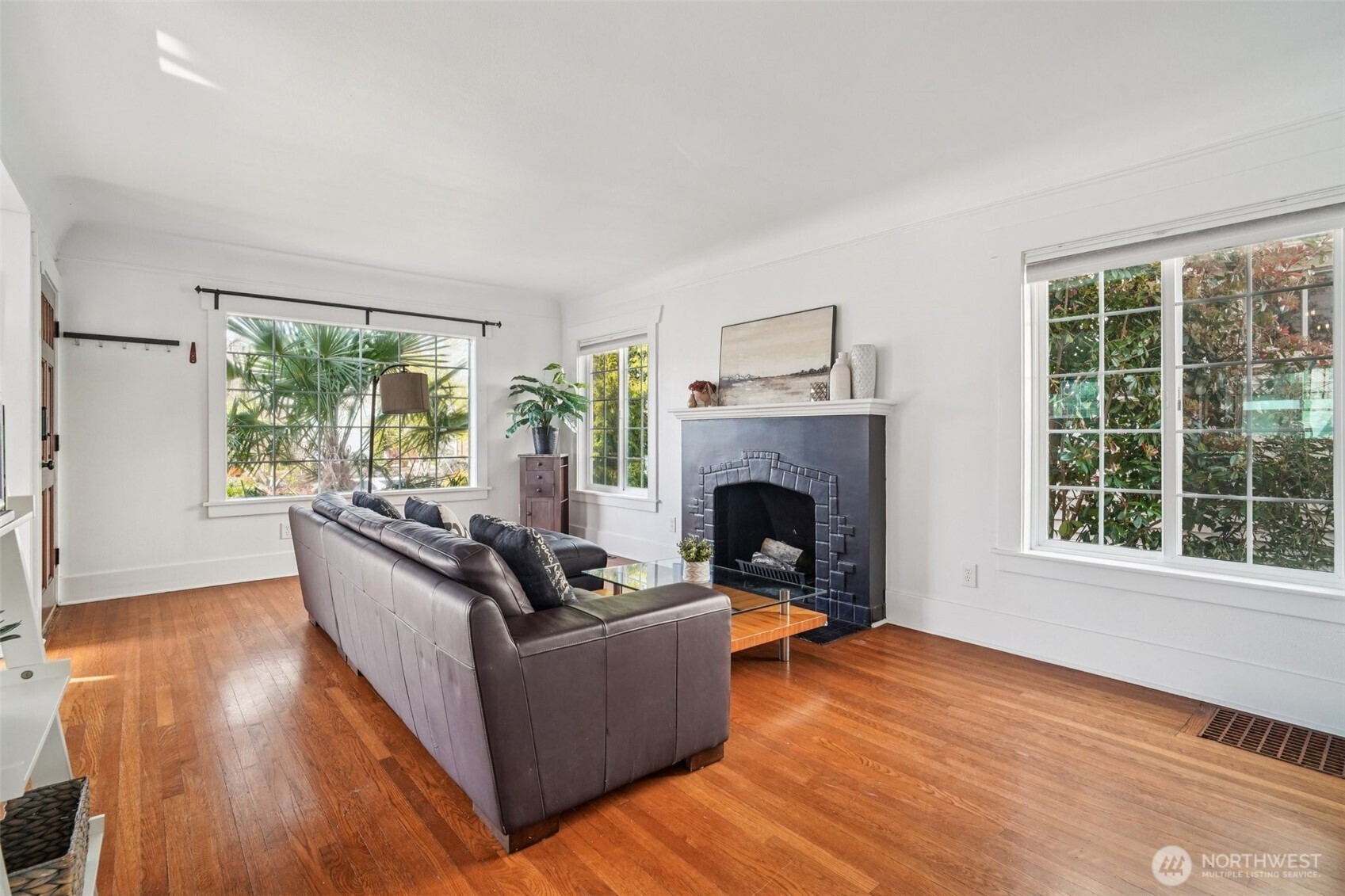 851 NW 56th Street , Seattle, WA 98107