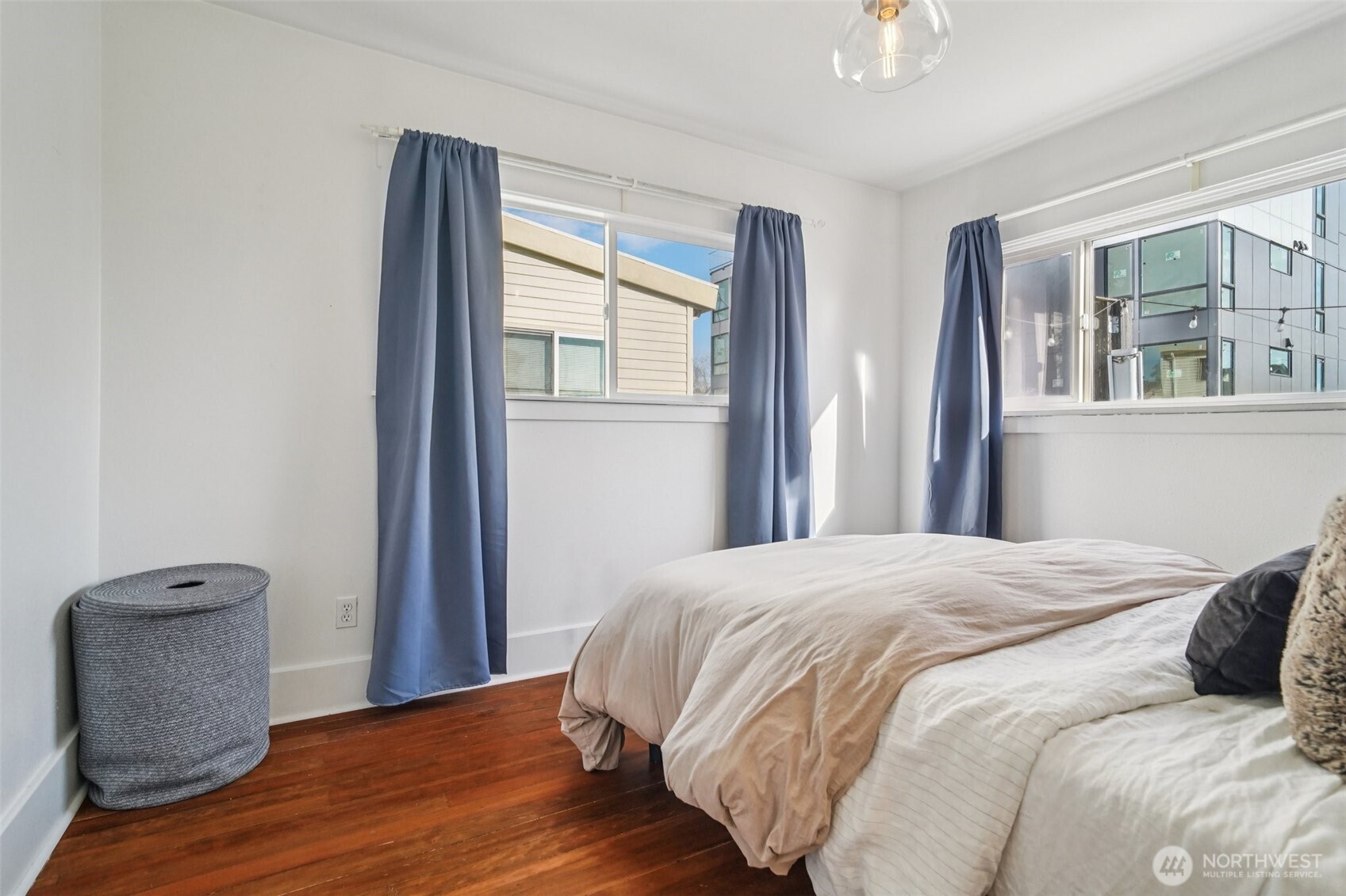 851 NW 56th Street , Seattle, WA 98107