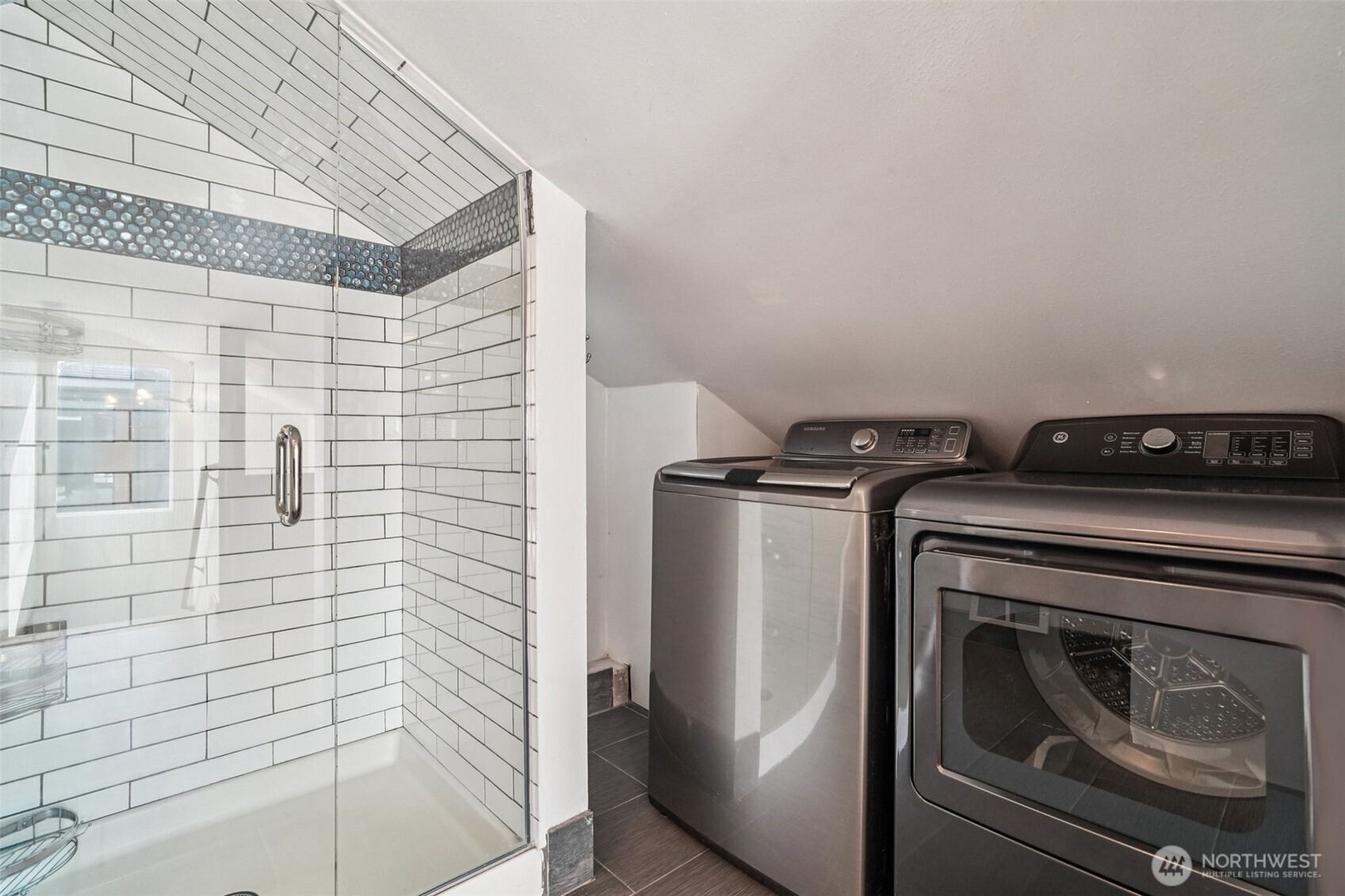 851 NW 56th Street , Seattle, WA 98107