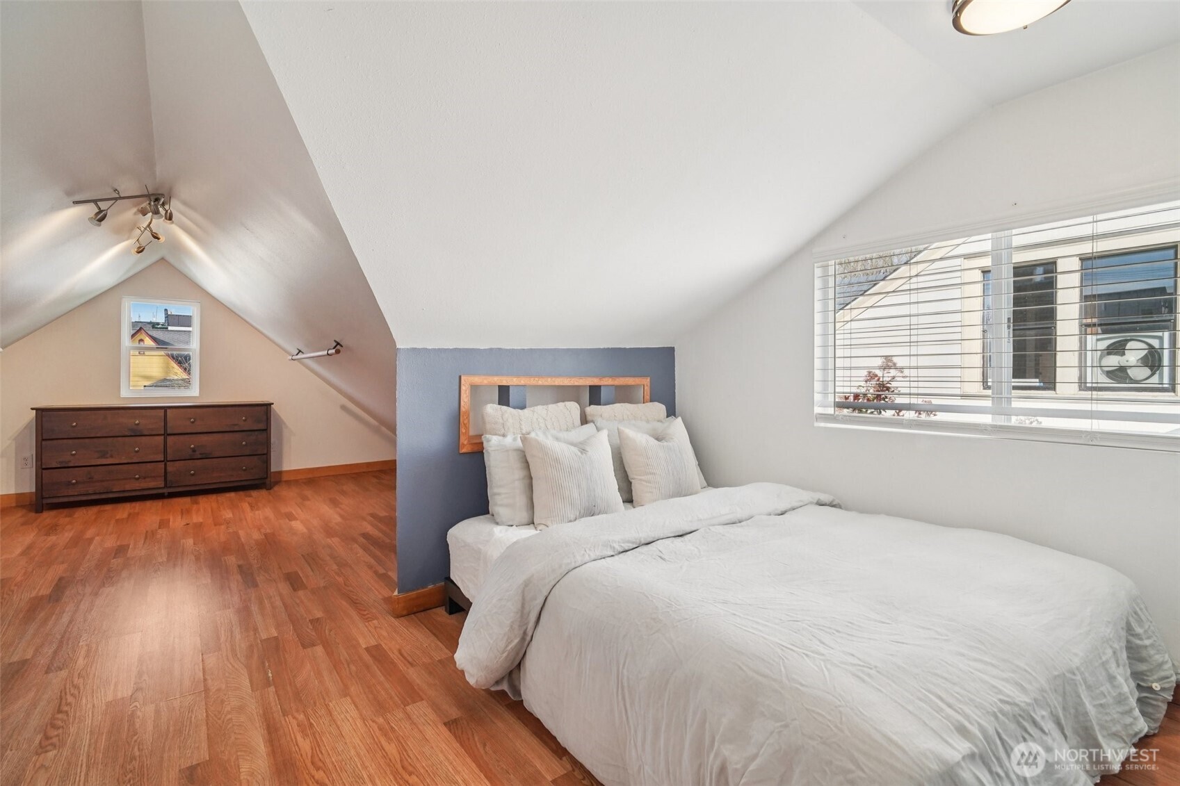 851 NW 56th Street , Seattle, WA 98107