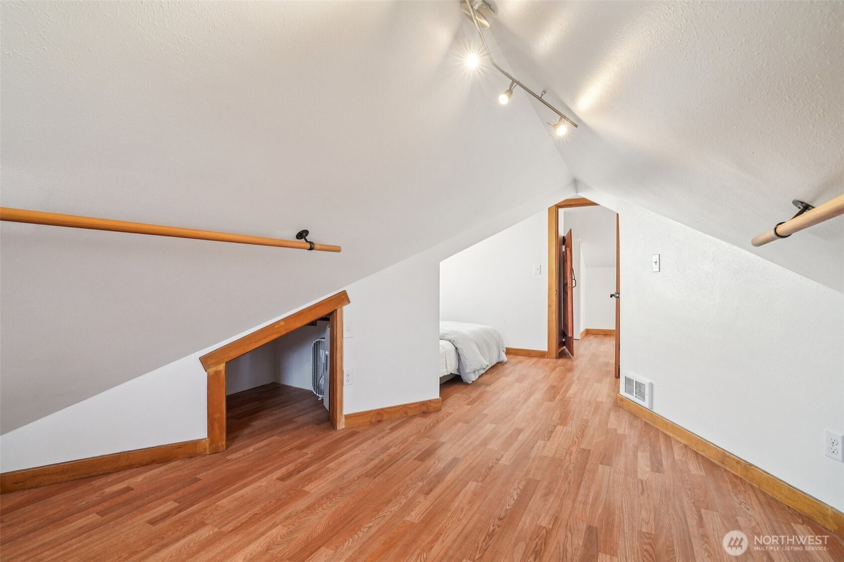 851 NW 56th Street , Seattle, WA 98107