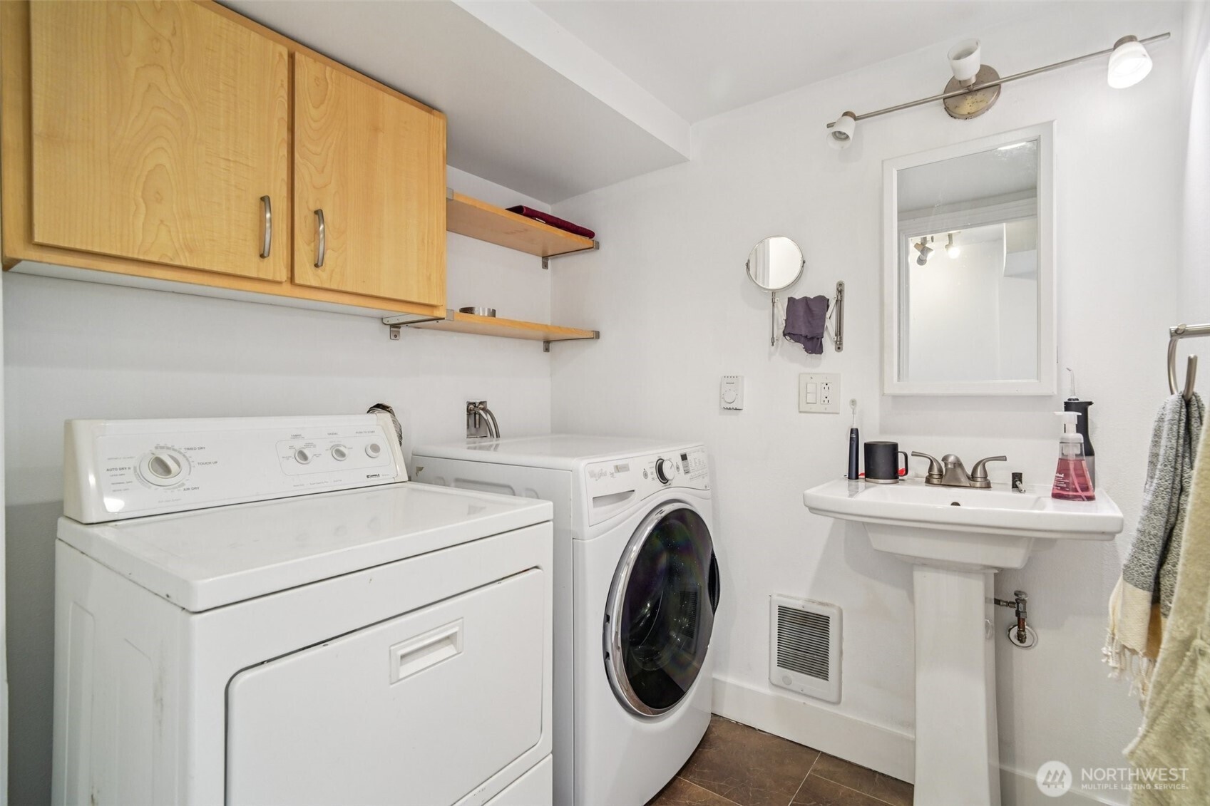 851 NW 56th Street , Seattle, WA 98107