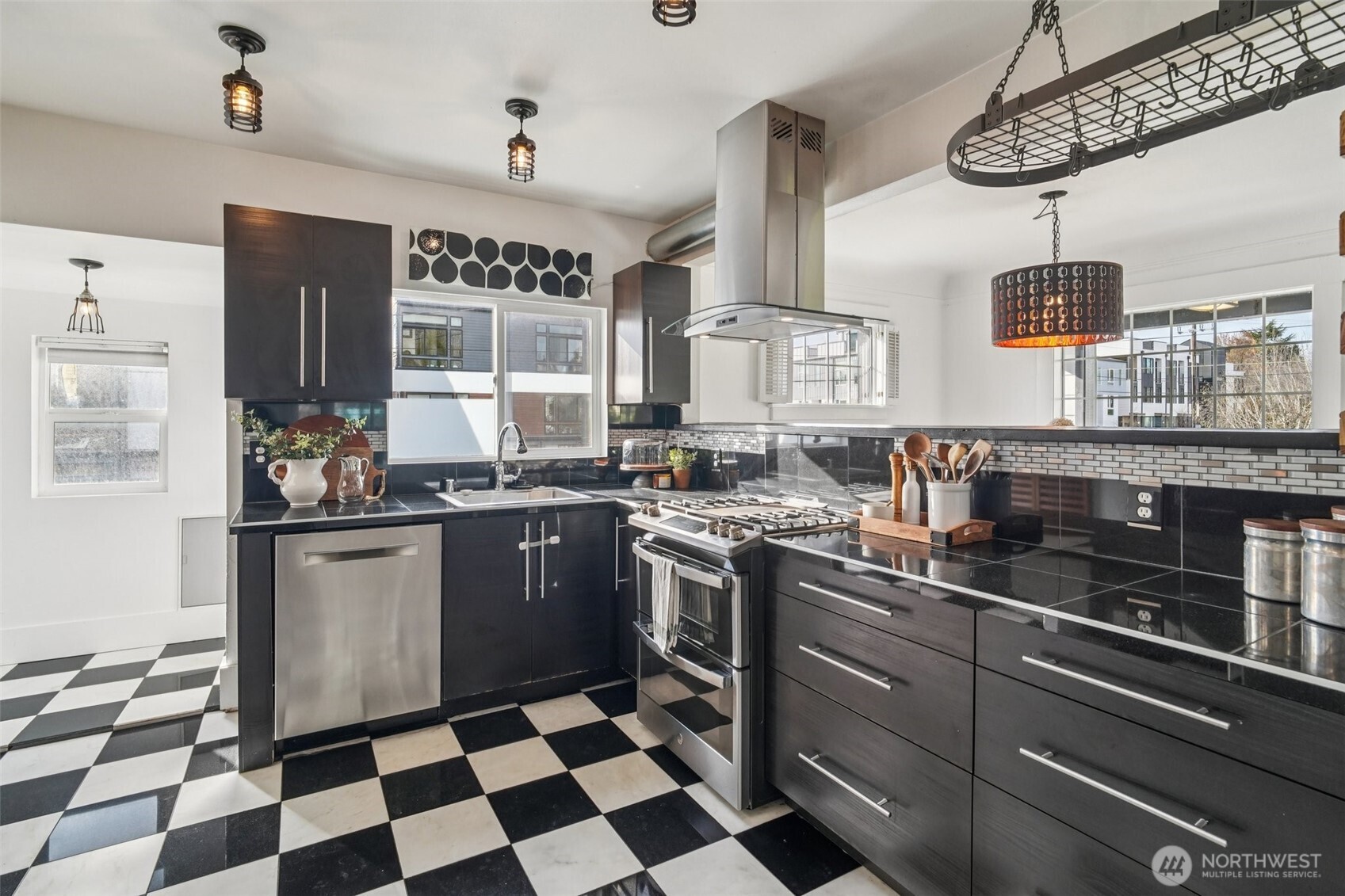 851 NW 56th Street , Seattle, WA 98107