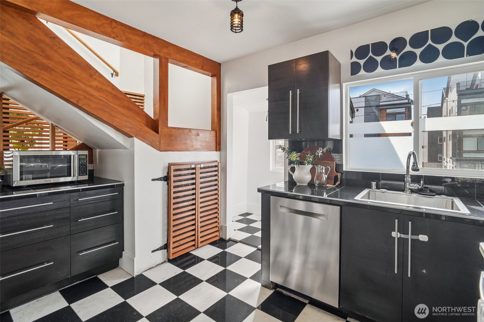 851 NW 56th Street , Seattle, WA 98107