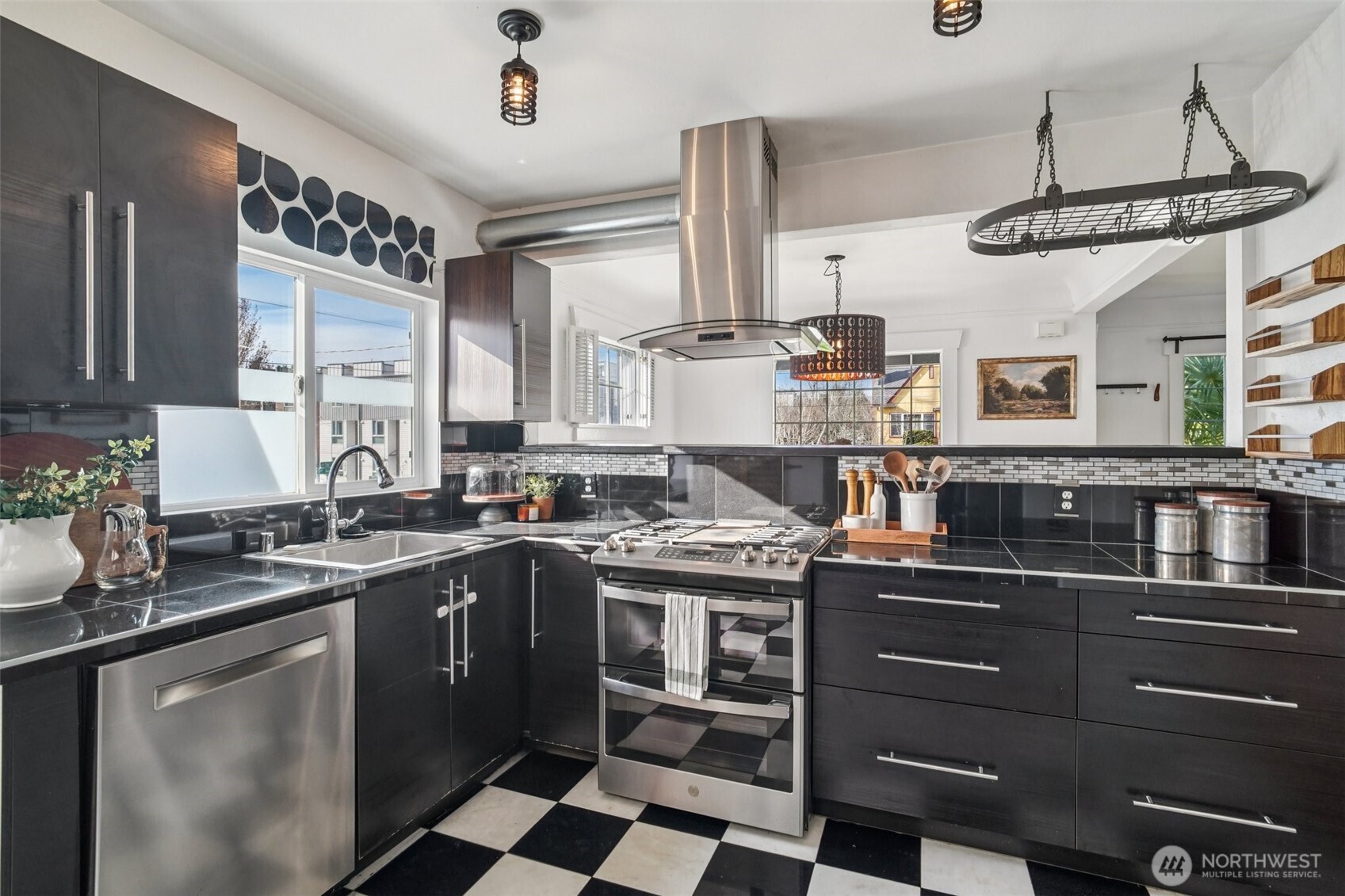 851 NW 56th Street , Seattle, WA 98107