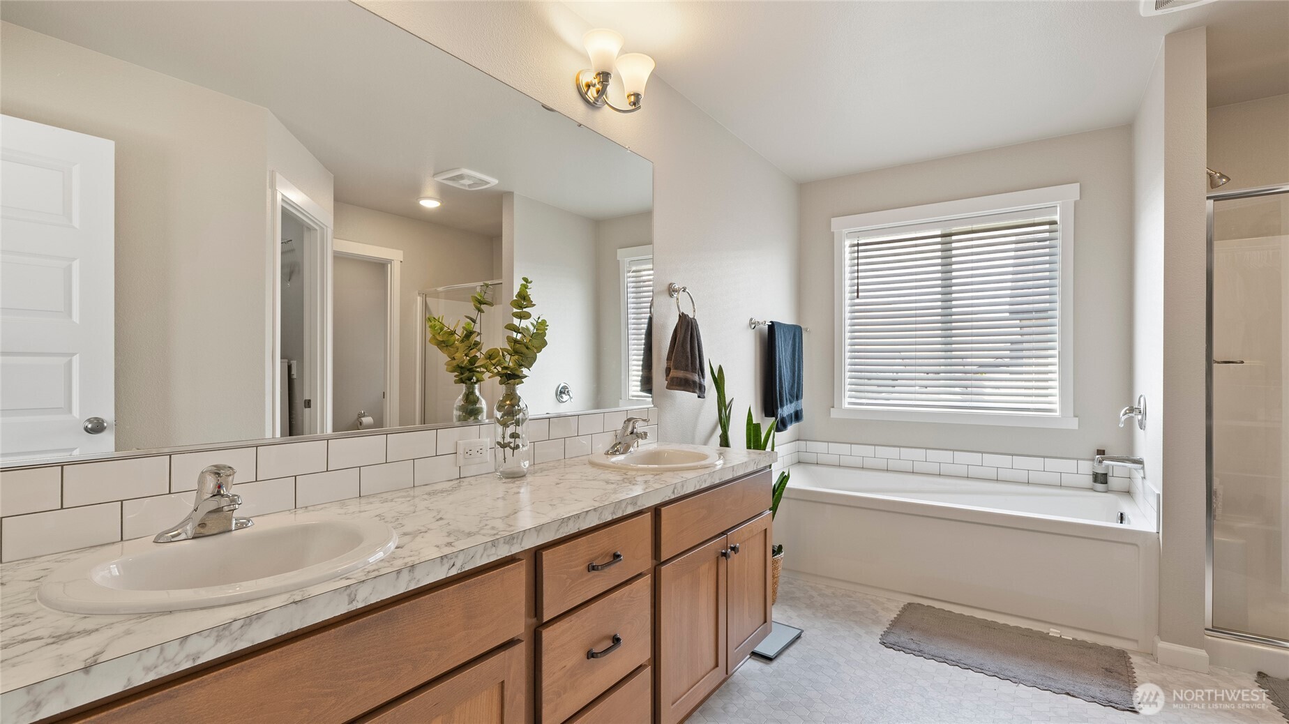 8215 Cardinal Peak St , West Richland, WA 99353
