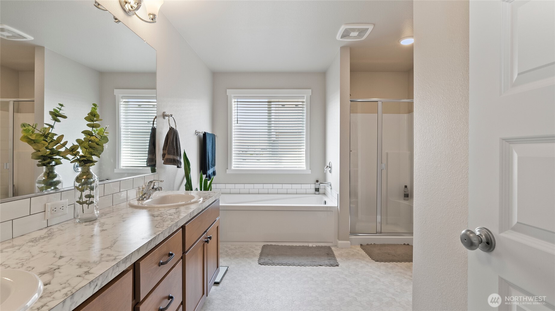 8215 Cardinal Peak St , West Richland, WA 99353