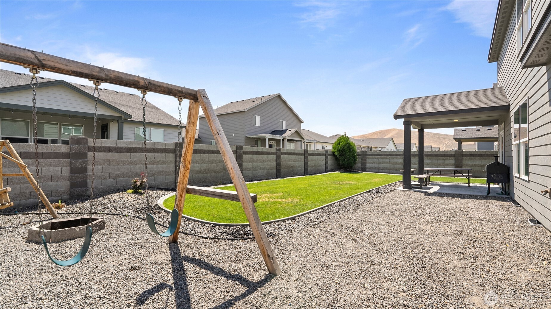 8215 Cardinal Peak St , West Richland, WA 99353