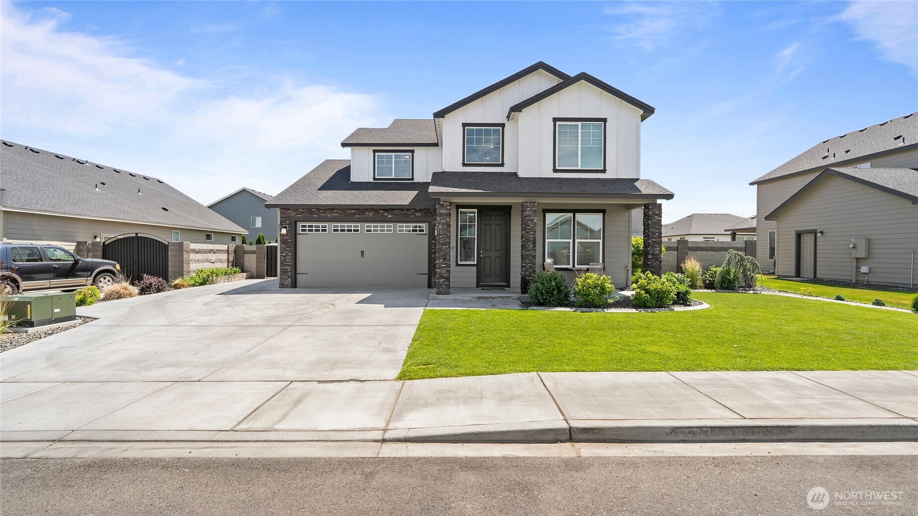 8215 Cardinal Peak St , West Richland, WA 99353