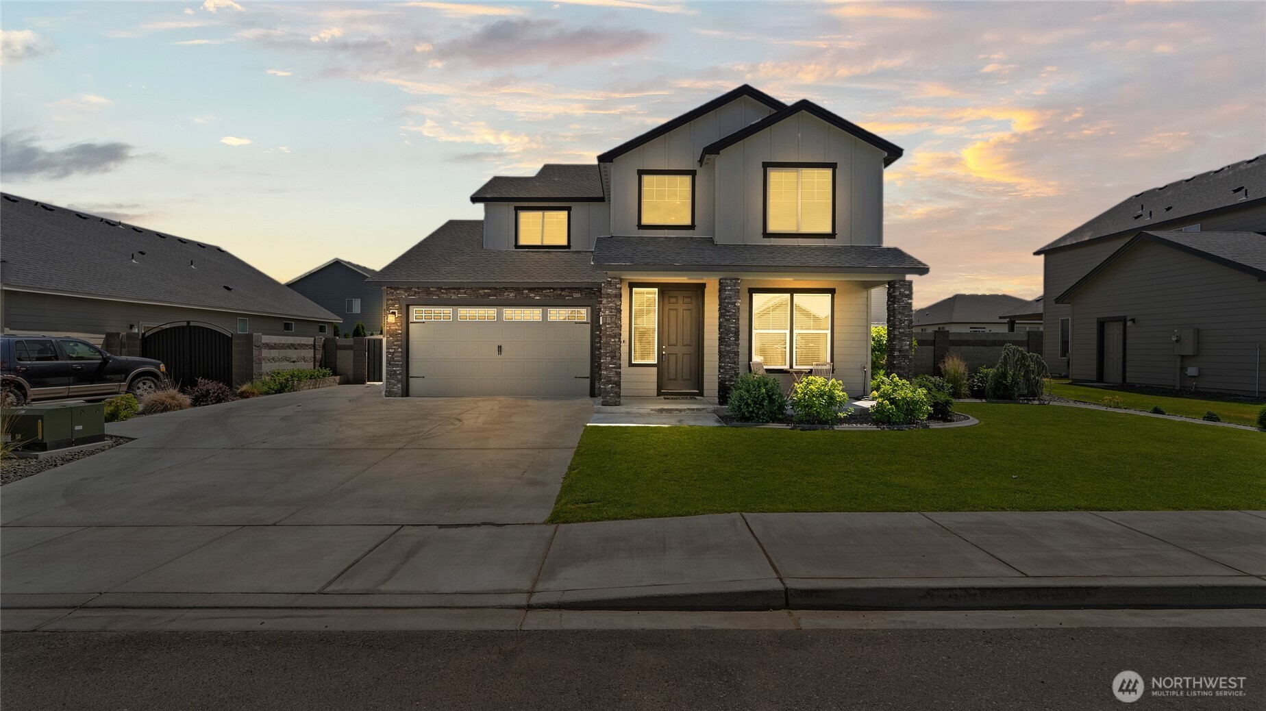 8215 Cardinal Peak St , West Richland, WA 99353