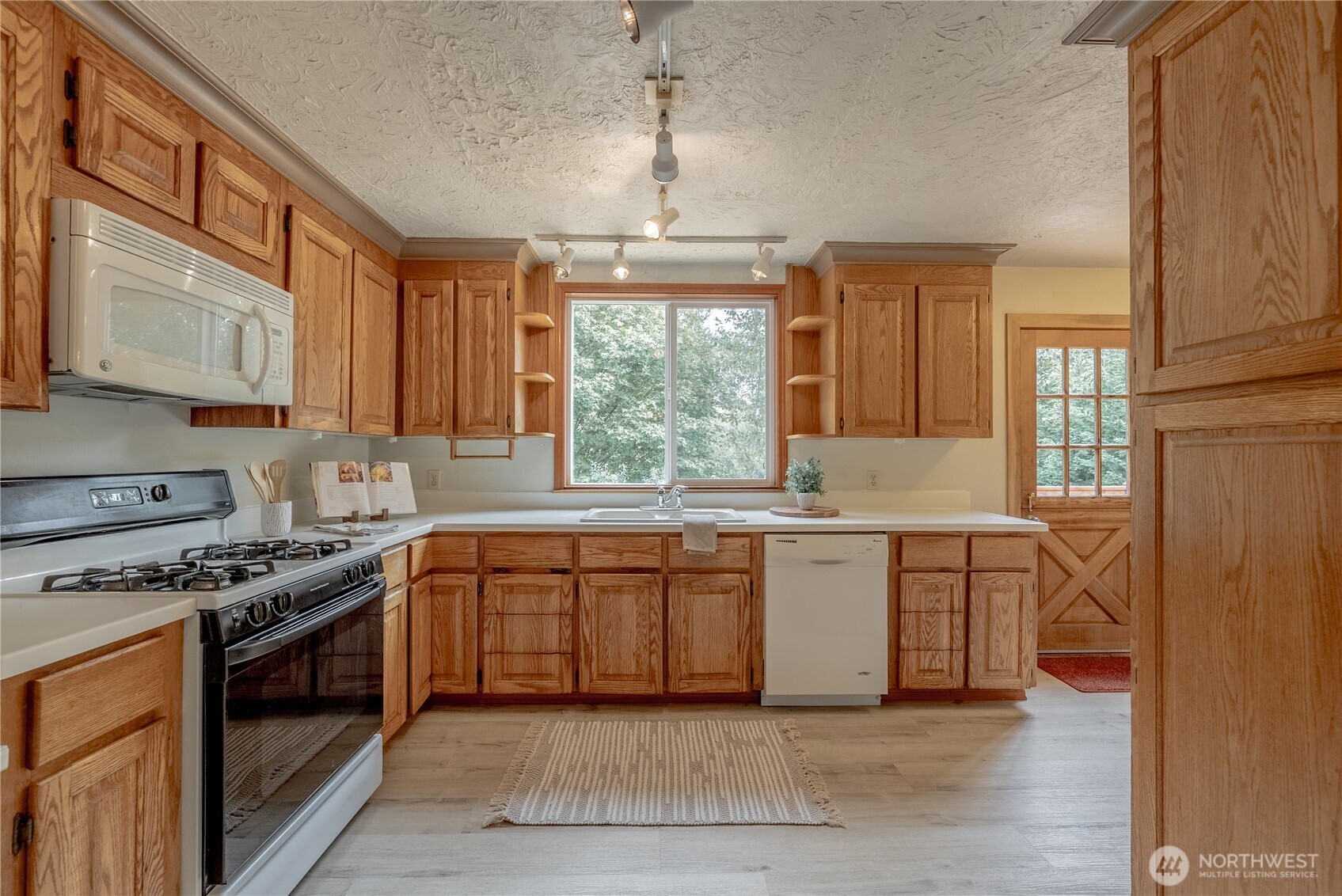 20006 68th Avenue NE, Kenmore, WA 98028-2040