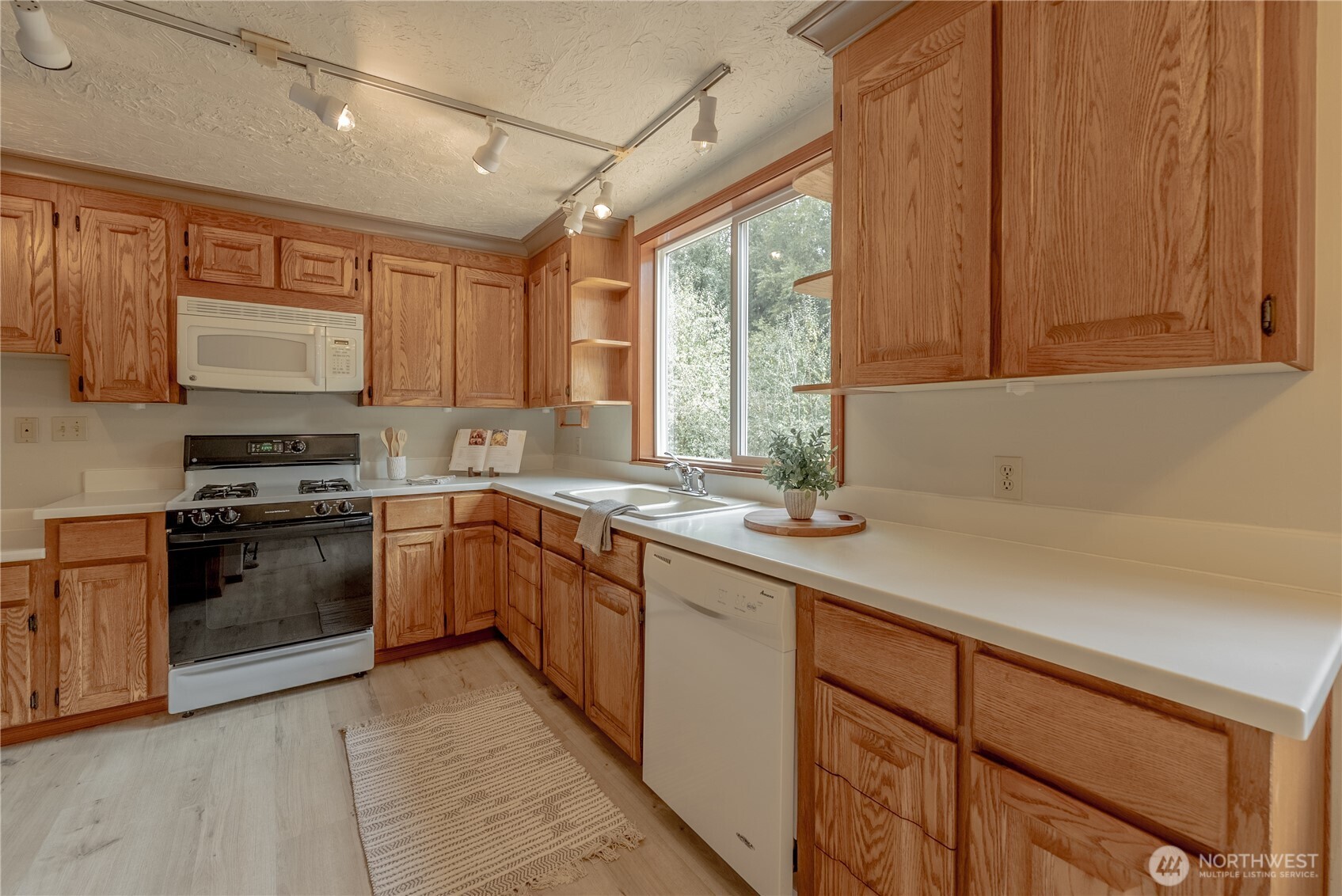 20006 68th Avenue NE, Kenmore, WA 98028-2040