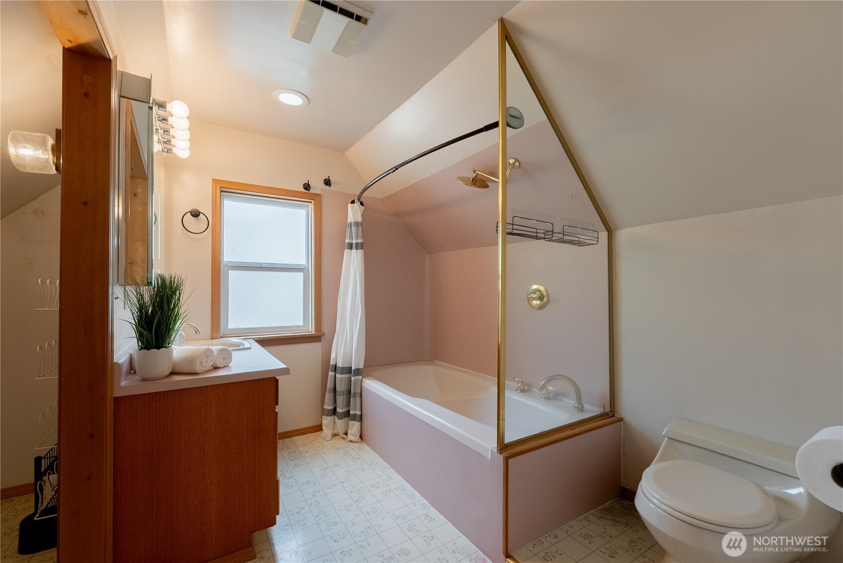 20006 68th Avenue NE, Kenmore, WA 98028-2040