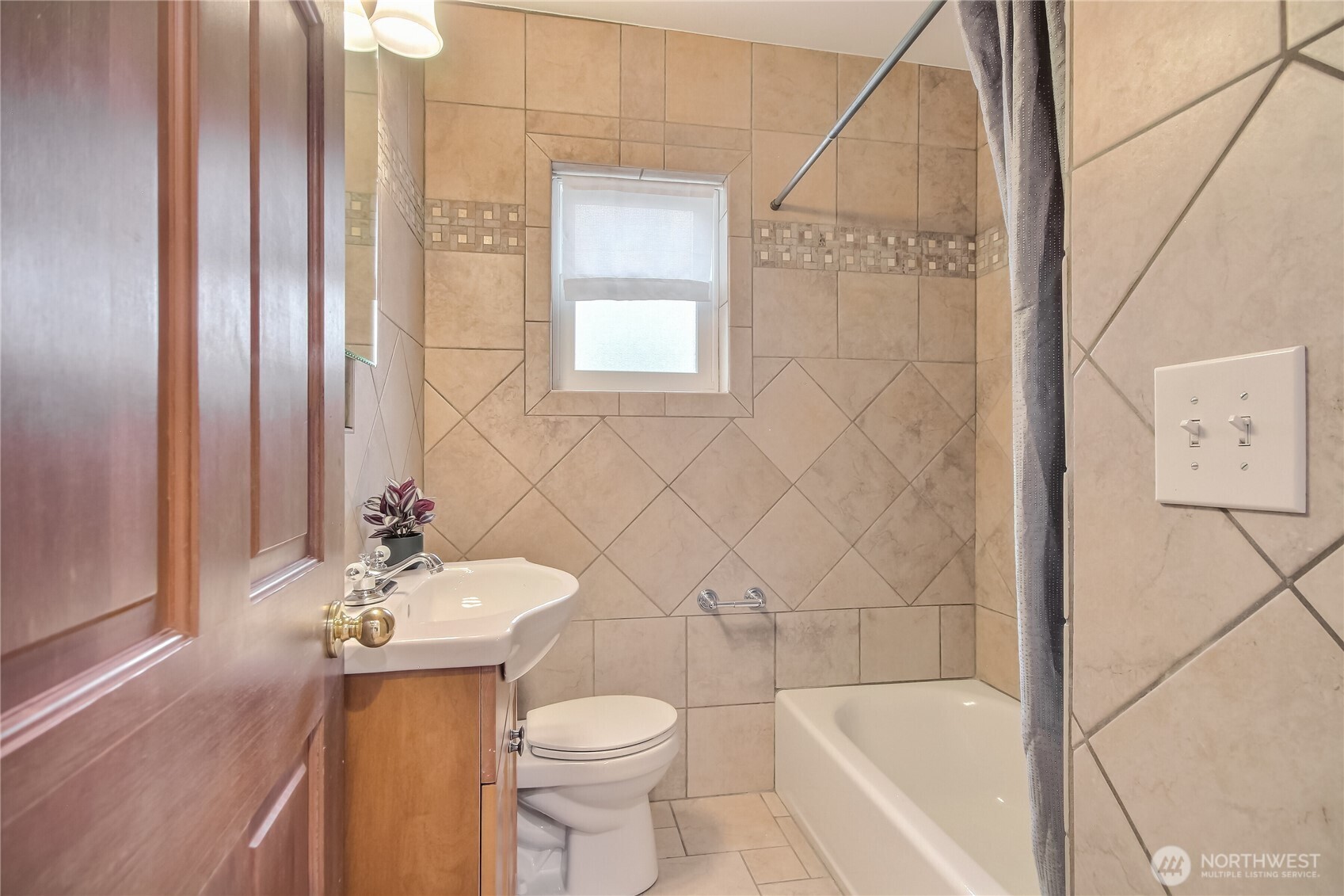 1116 6th Avenue N, Seattle, WA 98109