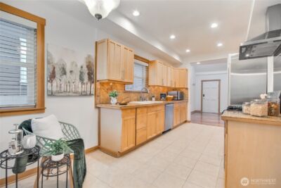 1116 6th Avenue N, Seattle, WA 98109 - Photo 9