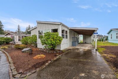 139 NE Saturn Lane , Bremerton, WA 98311 - Photo 2