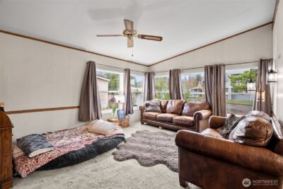139 NE Saturn Lane , Bremerton, WA 98311 - Photo 3