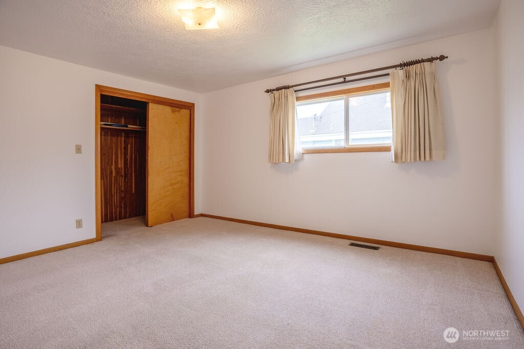 2209 42nd Avenue , Longview, WA 98632-4941