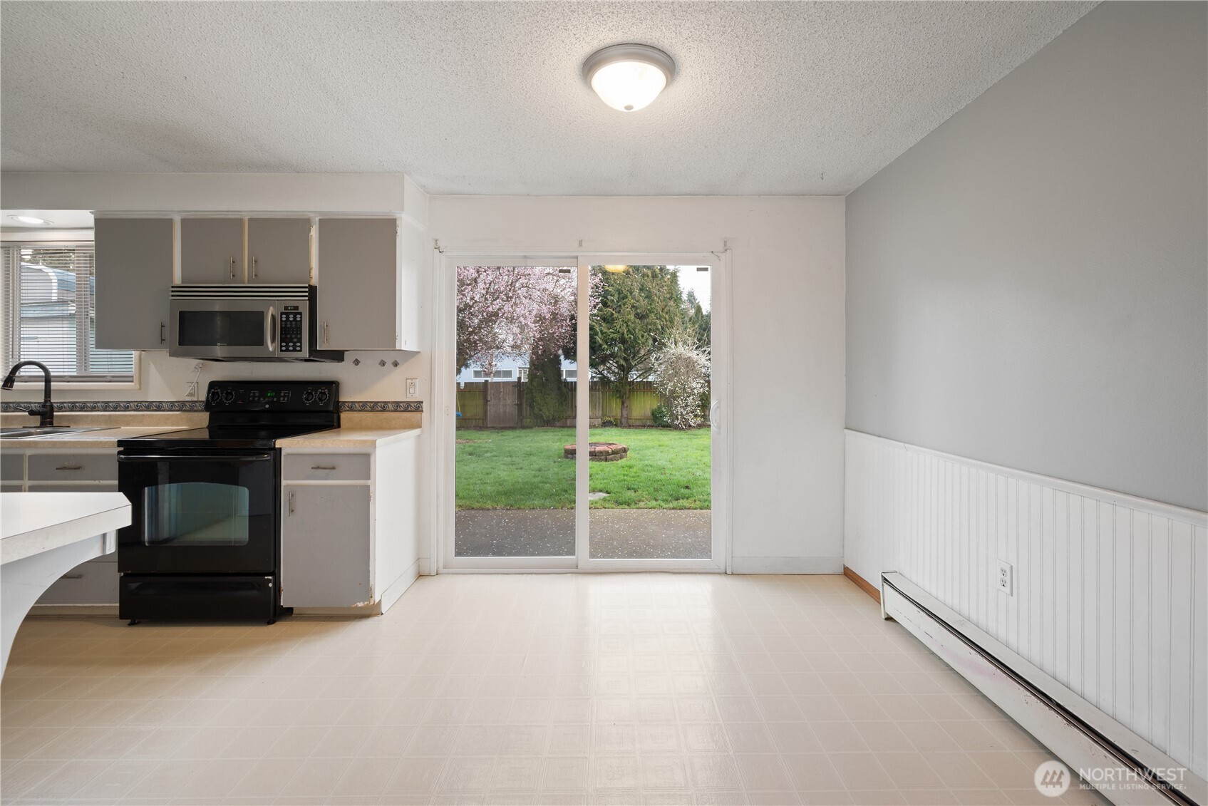 359 Douglas Street , Longview, WA 98632