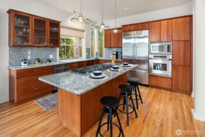 8418 Island Drive S, Seattle, WA 98118 - Photo 11