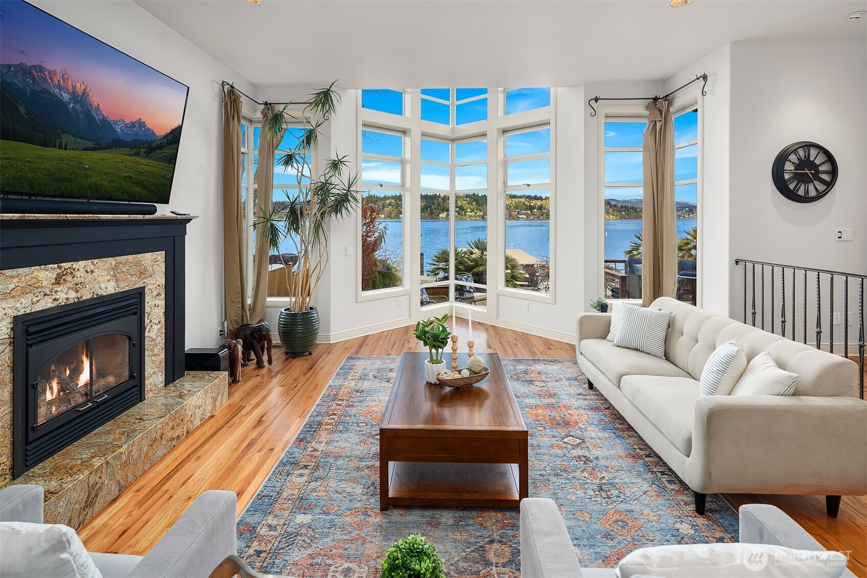 8418 Island Drive S, Seattle, WA 98118