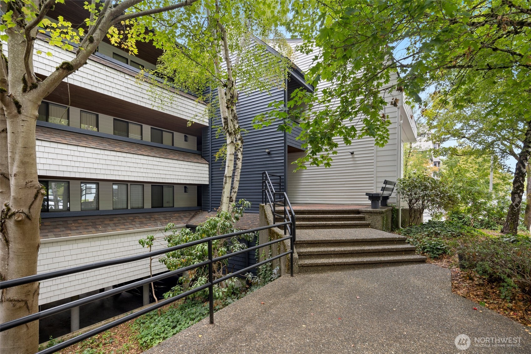 3055 80th Avenue SE #107, Mercer Island, WA 98040