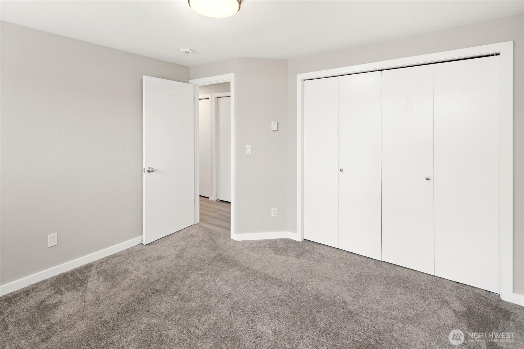 3055 80th Avenue SE #107, Mercer Island, WA 98040