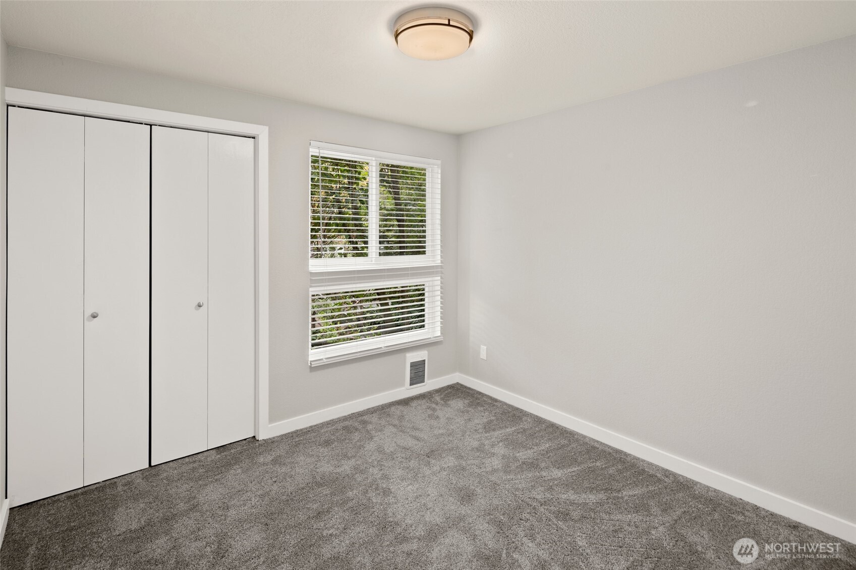 3055 80th Avenue SE #107, Mercer Island, WA 98040