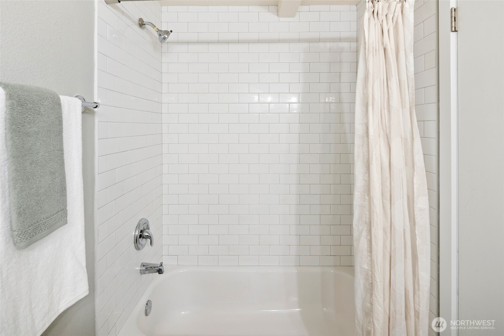 3055 80th Avenue SE #107, Mercer Island, WA 98040