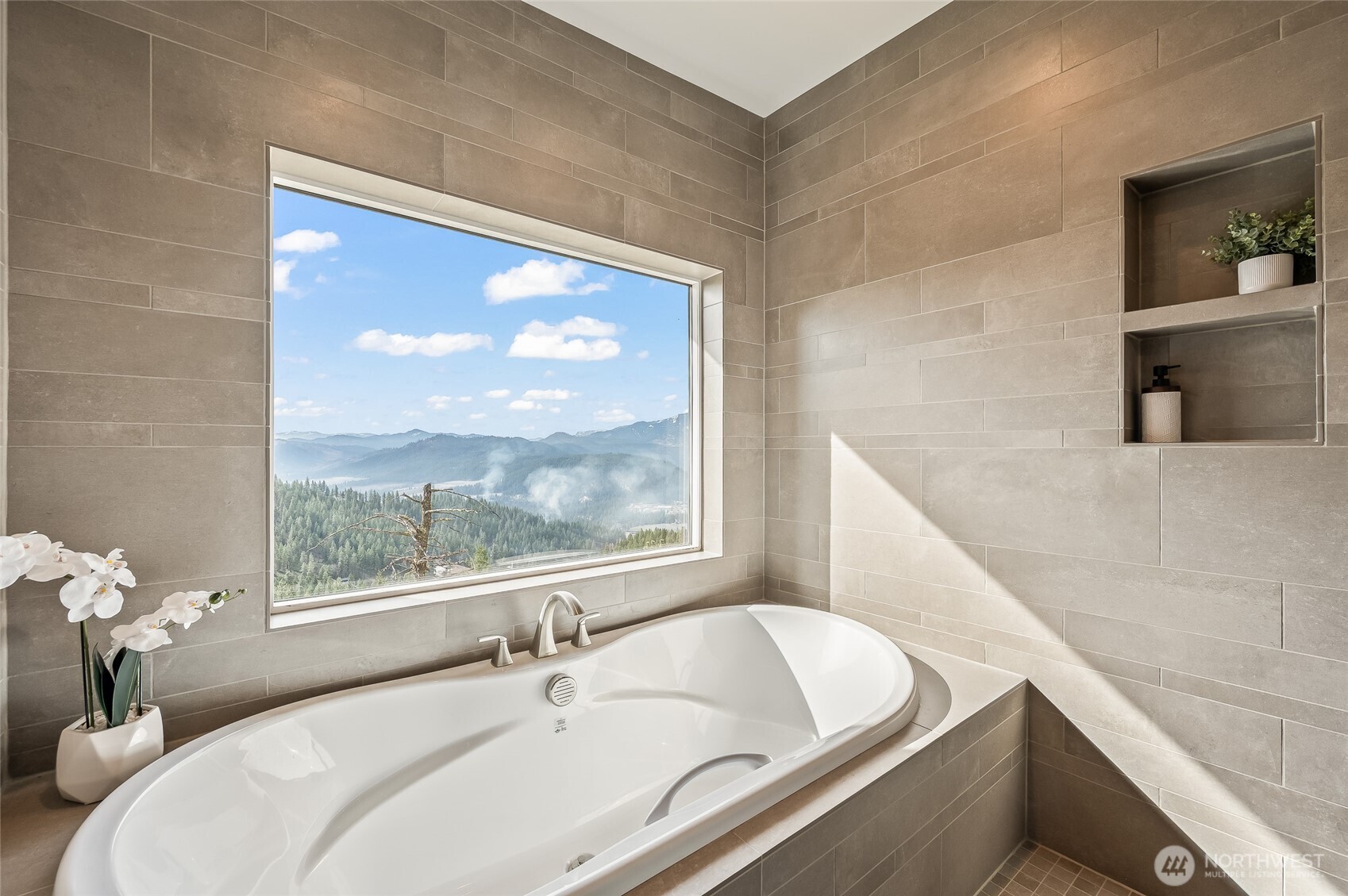 1912 Alpenview Drive , Leavenworth, WA 98826