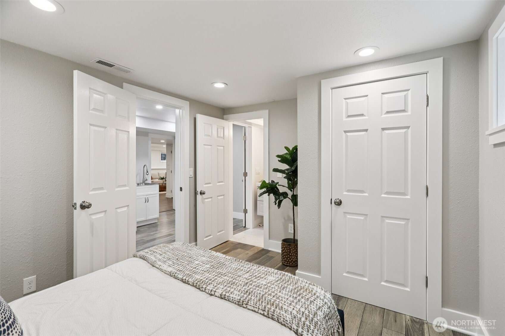 9009 30th Avenue NW, Seattle, WA 98117