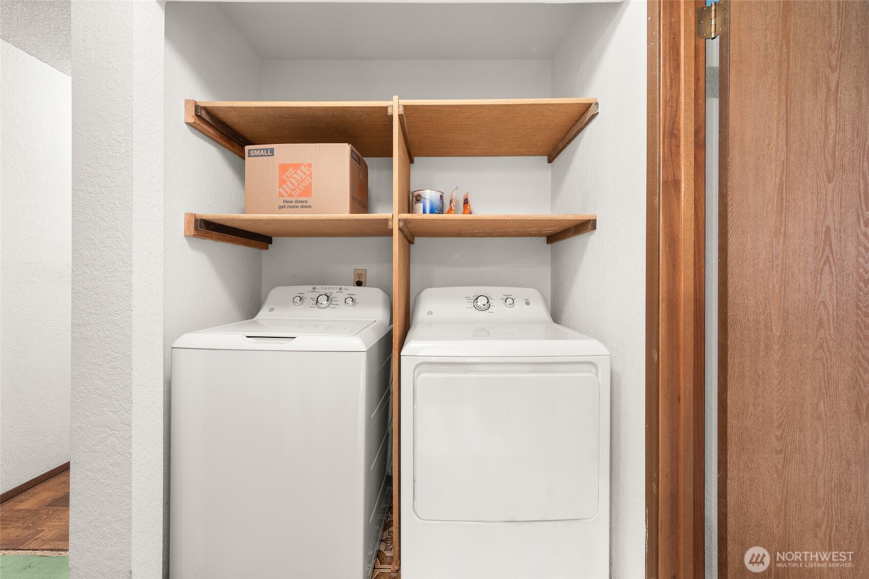 12528 NE 117th Place #E1, Kirkland, WA 98034