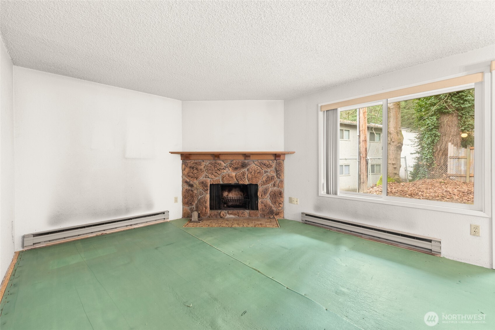 12528 NE 117th Place #E1, Kirkland, WA 98034