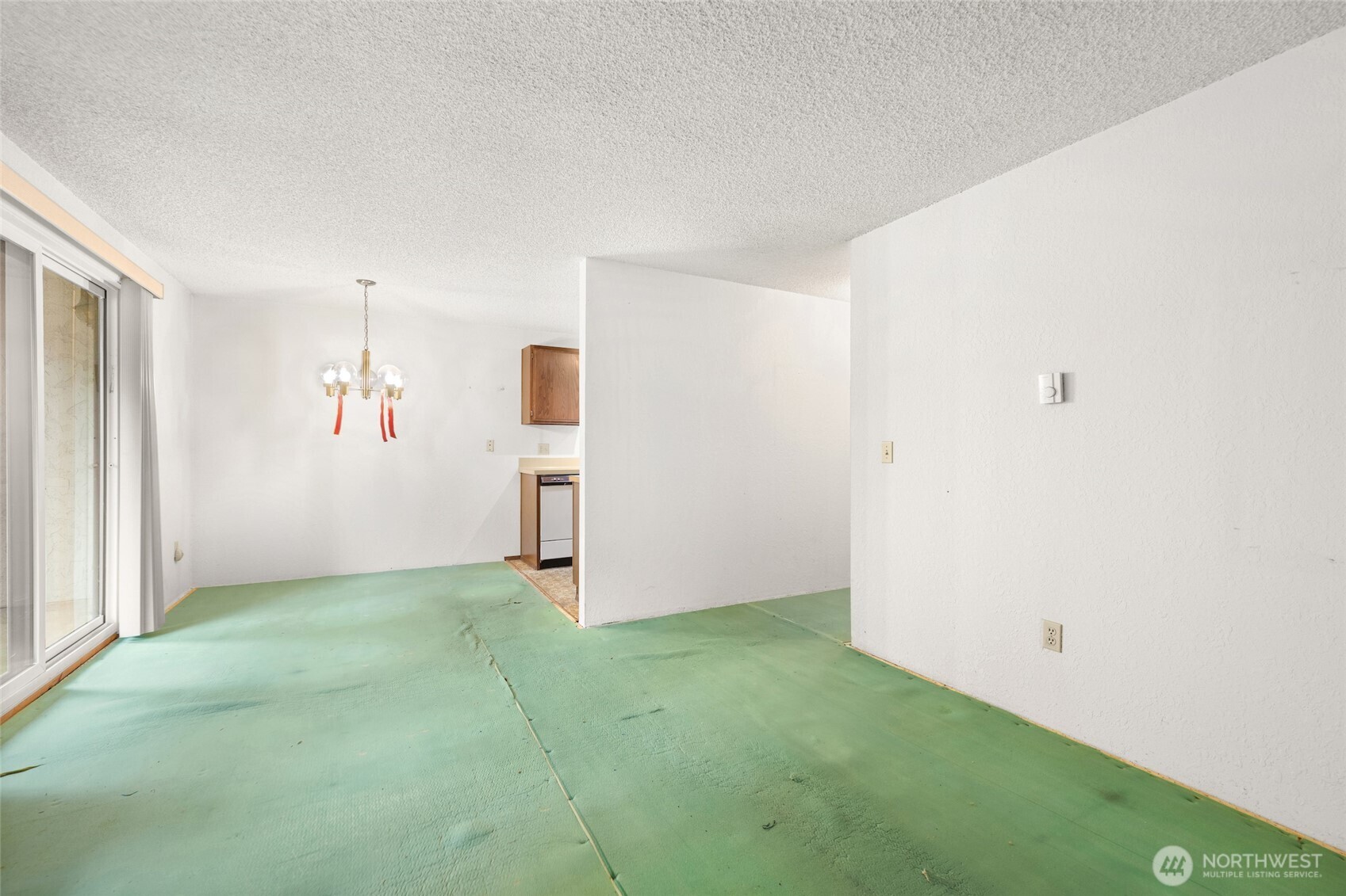 12528 NE 117th Place #E1, Kirkland, WA 98034