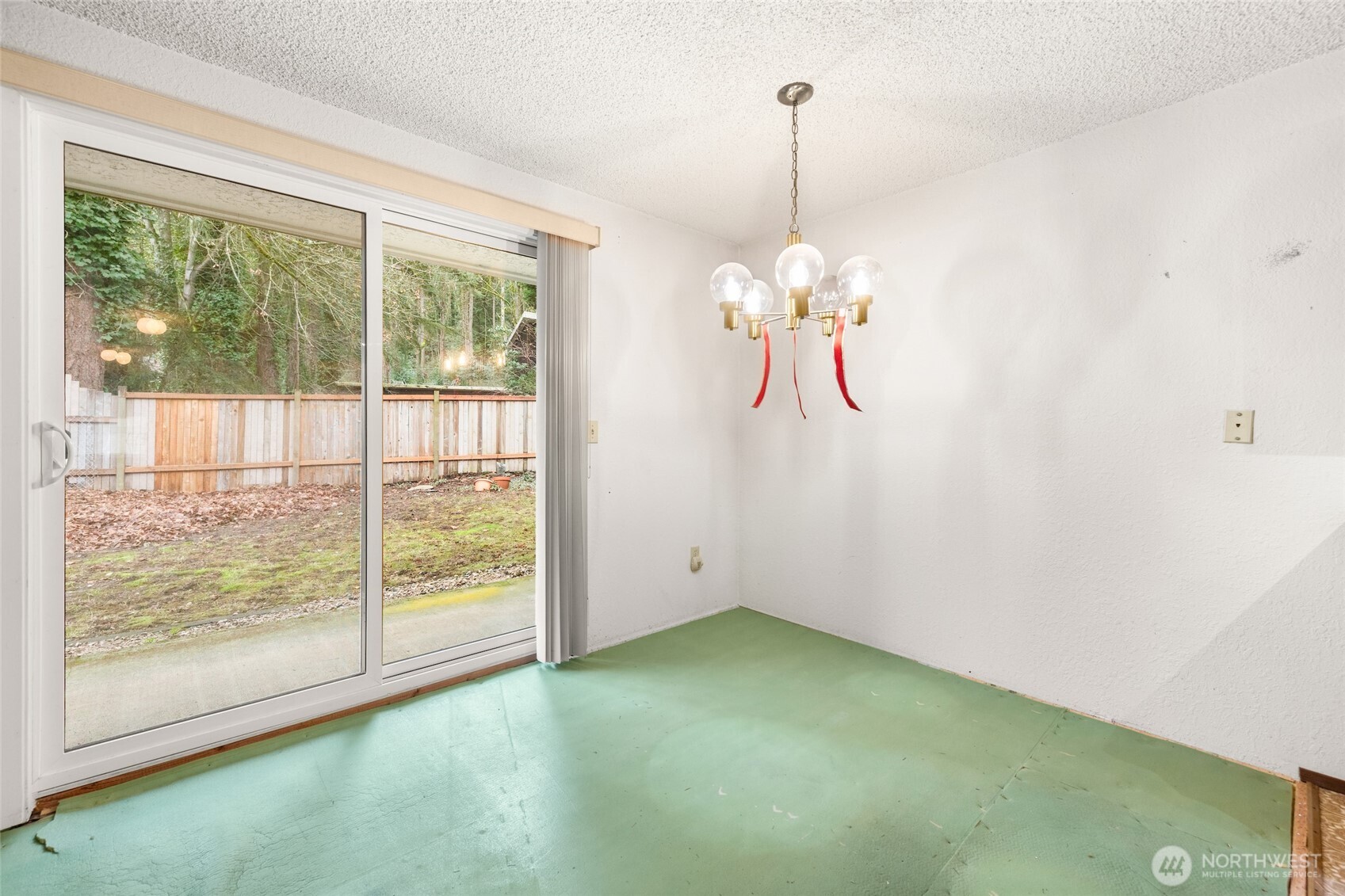 12528 NE 117th Place #E1, Kirkland, WA 98034