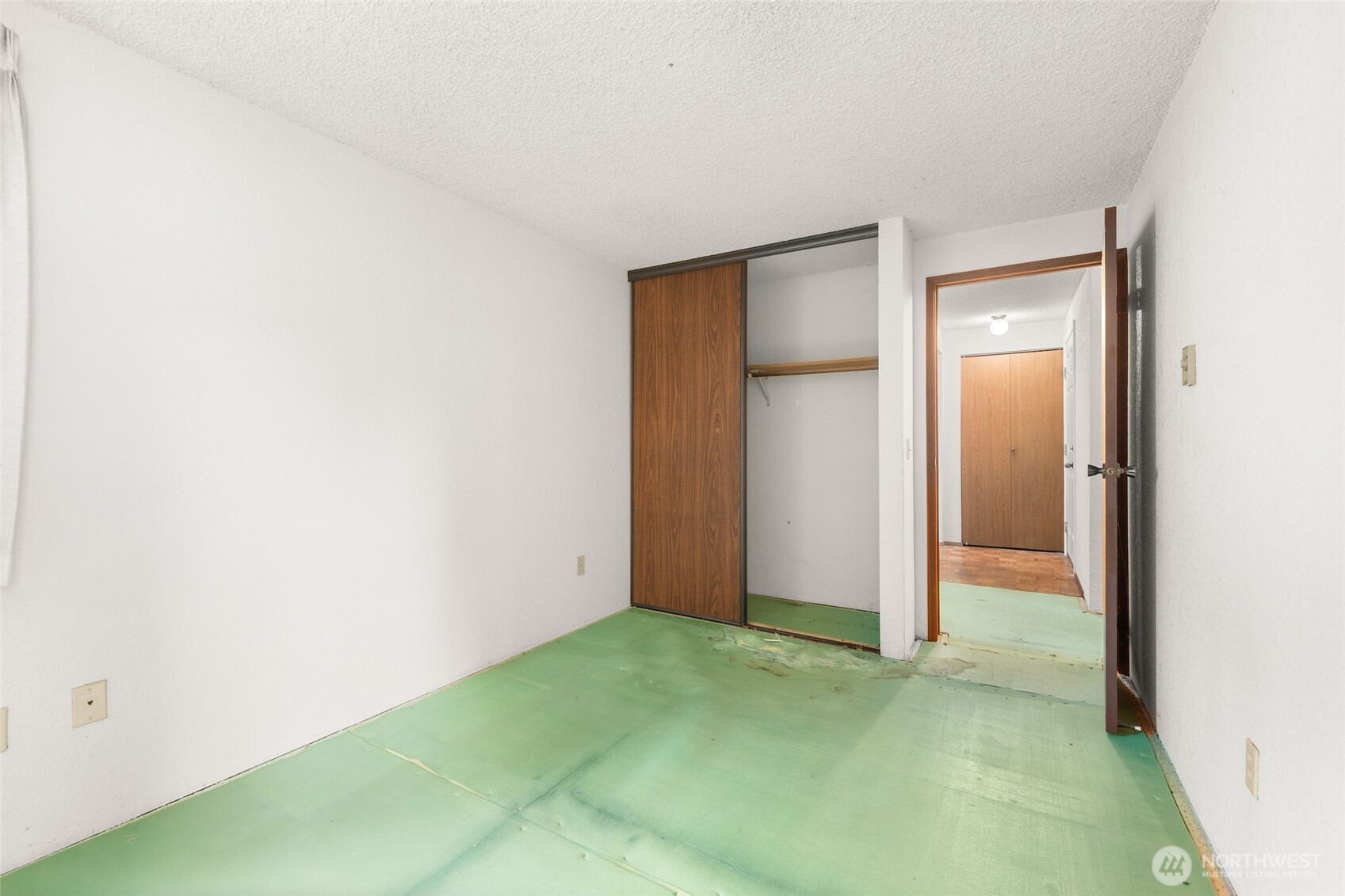 12528 NE 117th Place #E1, Kirkland, WA 98034