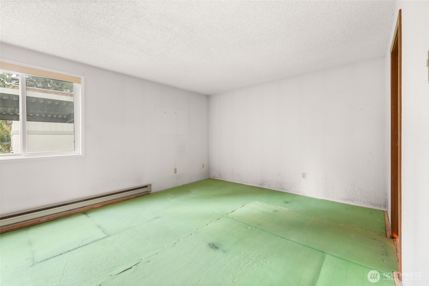 12528 NE 117th Place #E1, Kirkland, WA 98034