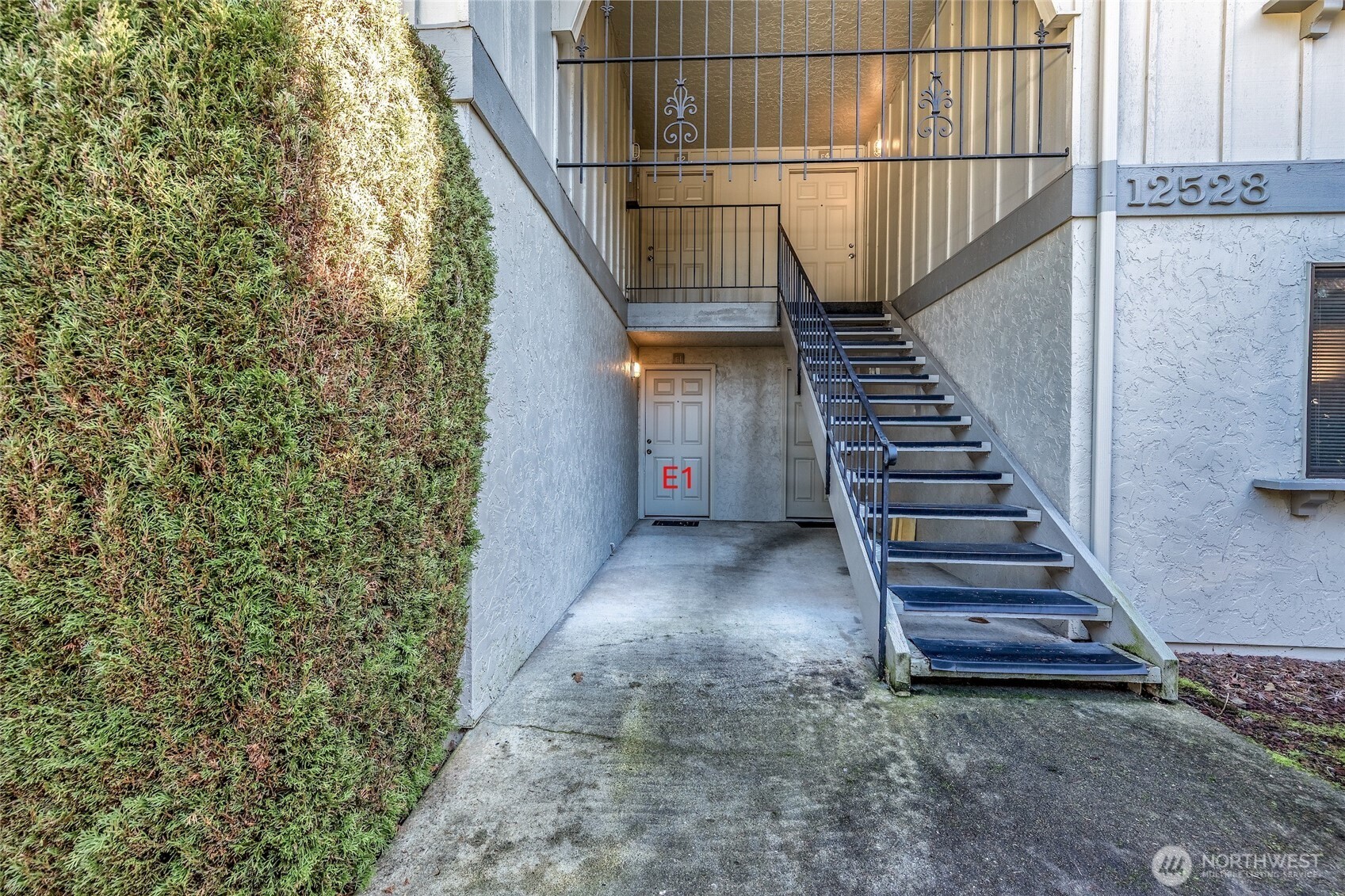 12528 NE 117th Place #E1, Kirkland, WA 98034