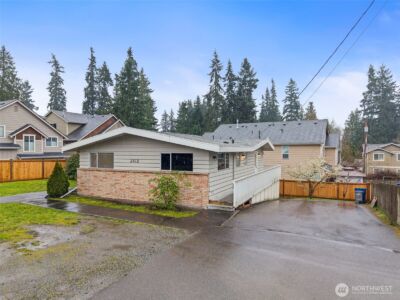 2612 204th Street SW, Lynnwood, WA 98036-6946 - Photo 2