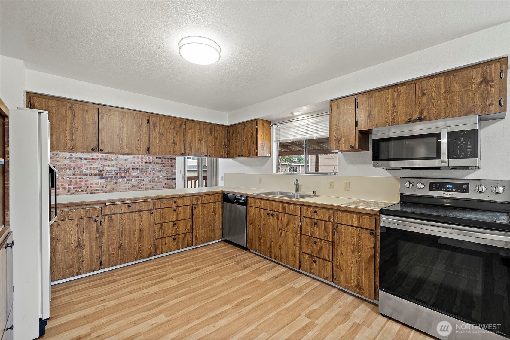 2612 204th Street SW, Lynnwood, WA 98036-6946