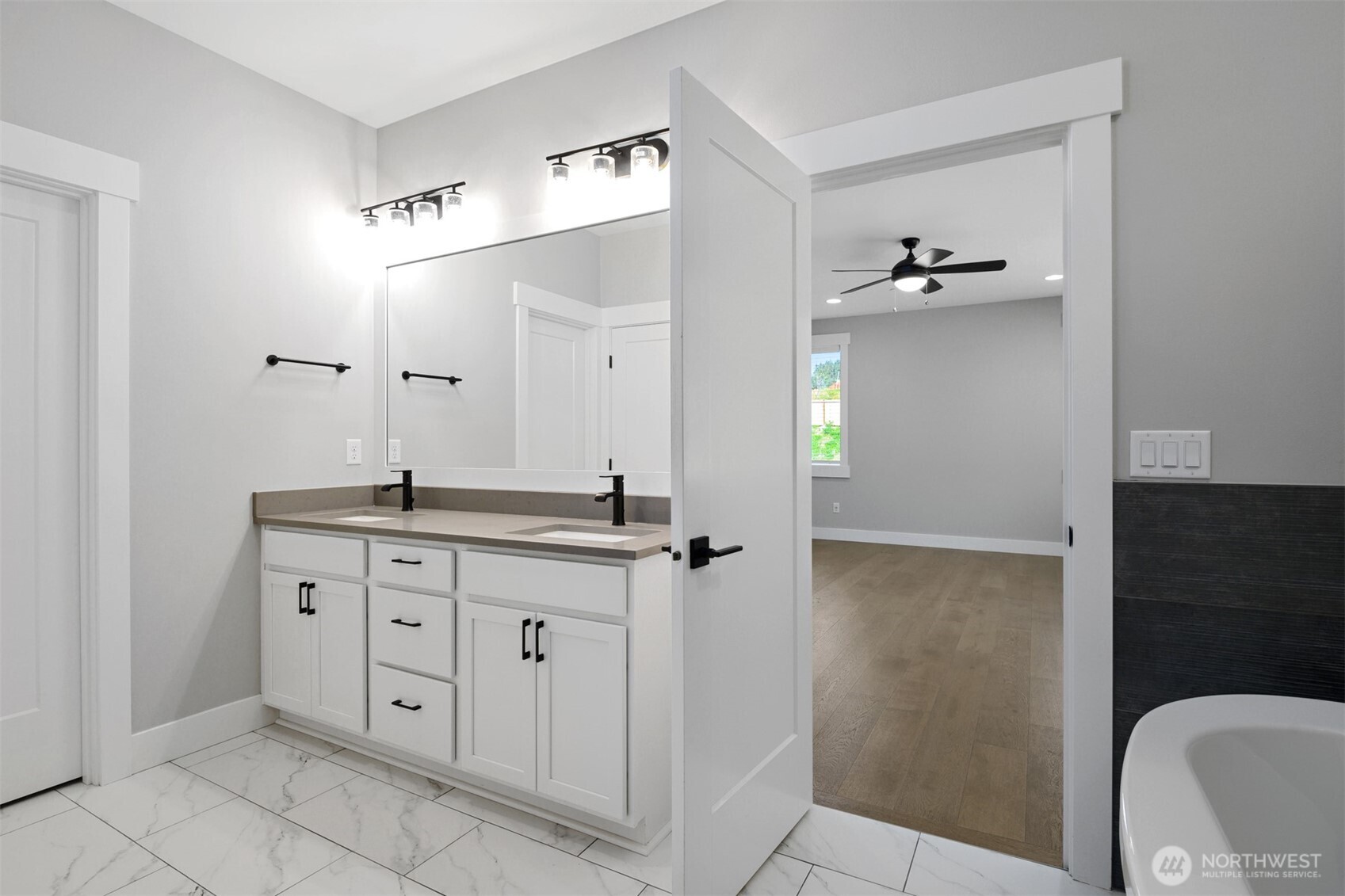 3829 95th Avenue E, Edgewood, WA 98371